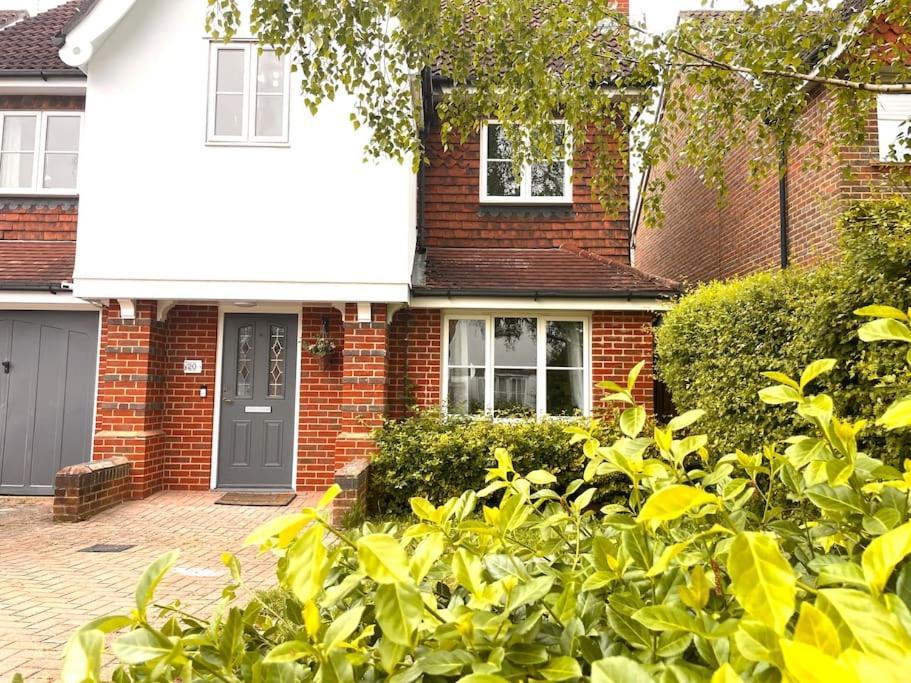 The Woodlands, Shortstay, Ideal For Families, Relocation, Contractors, Travel Stay Horley Buitenkant foto