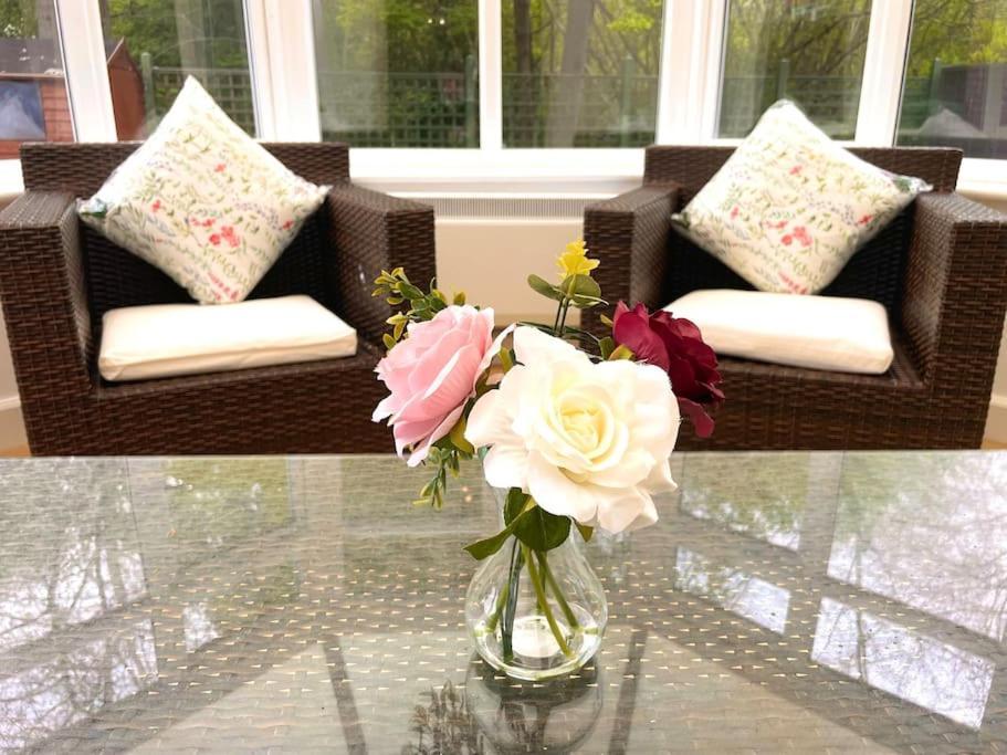 The Woodlands, Shortstay, Ideal For Families, Relocation, Contractors, Travel Stay Horley Buitenkant foto