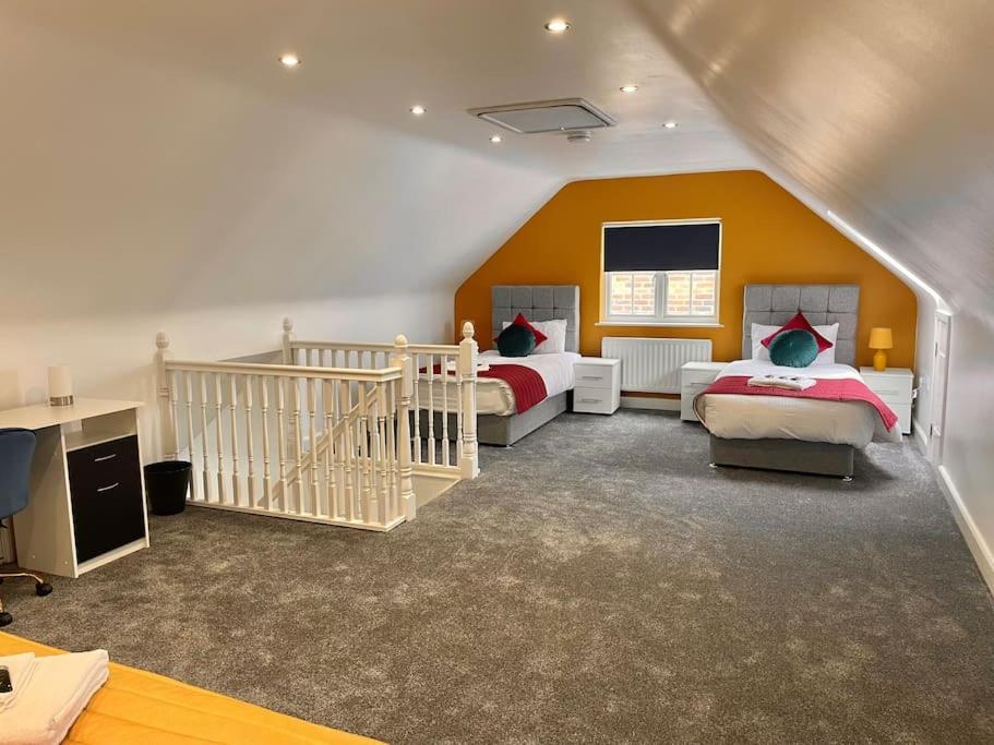 The Woodlands, Shortstay, Ideal For Families, Relocation, Contractors, Travel Stay Horley Buitenkant foto