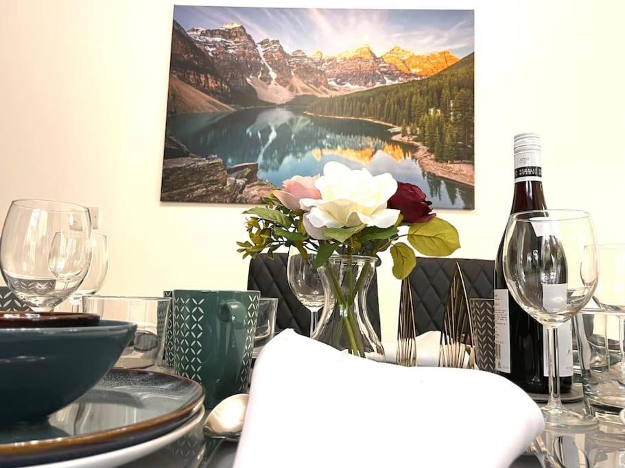 The Woodlands, Shortstay, Ideal For Families, Relocation, Contractors, Travel Stay Horley Buitenkant foto
