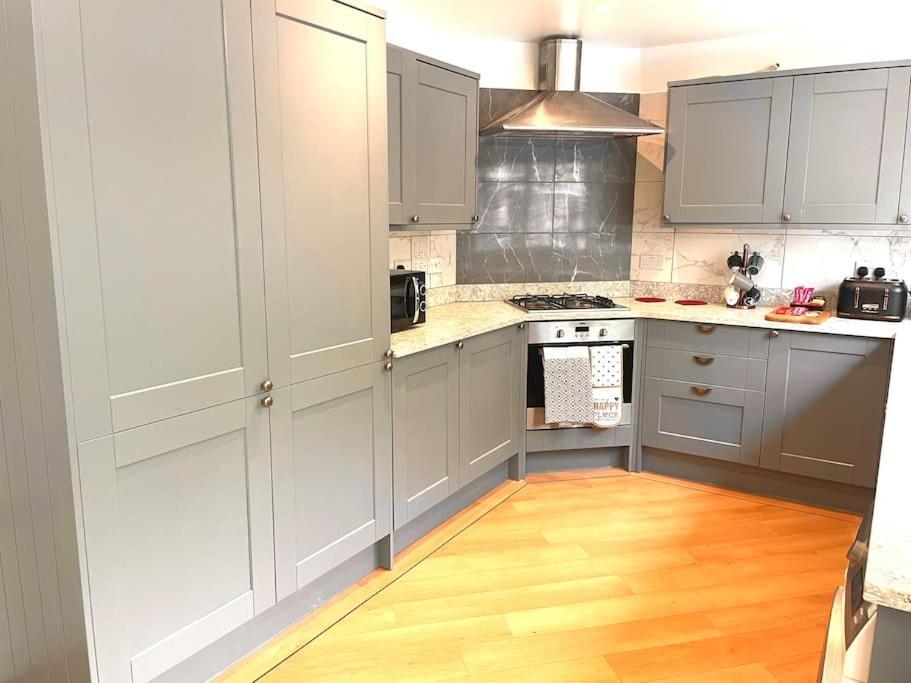 The Woodlands, Shortstay, Ideal For Families, Relocation, Contractors, Travel Stay Horley Buitenkant foto