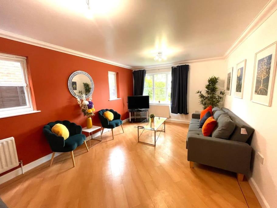 The Woodlands, Shortstay, Ideal For Families, Relocation, Contractors, Travel Stay Horley Buitenkant foto